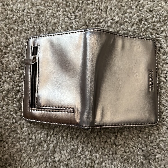 Fossil metallic gray wallet - Picture 2 of 3